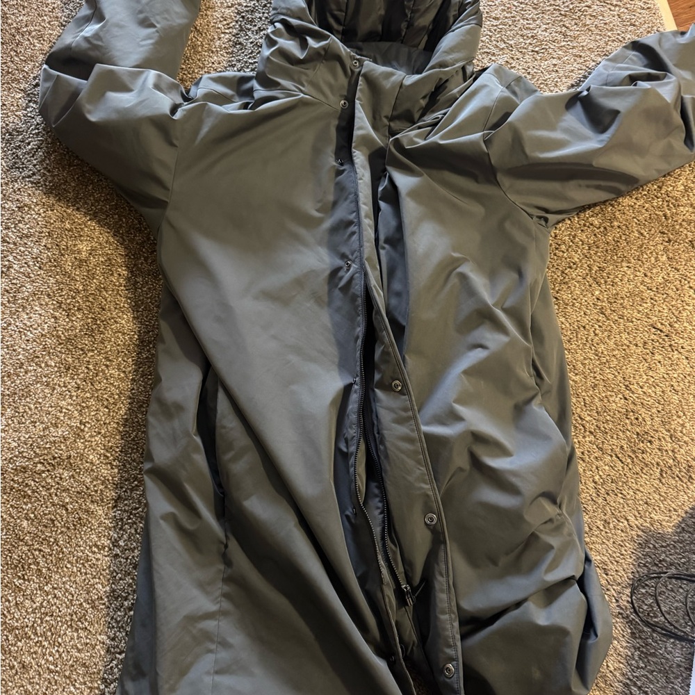 Uniqlo Men's Long Puffer Coat in Olive Green